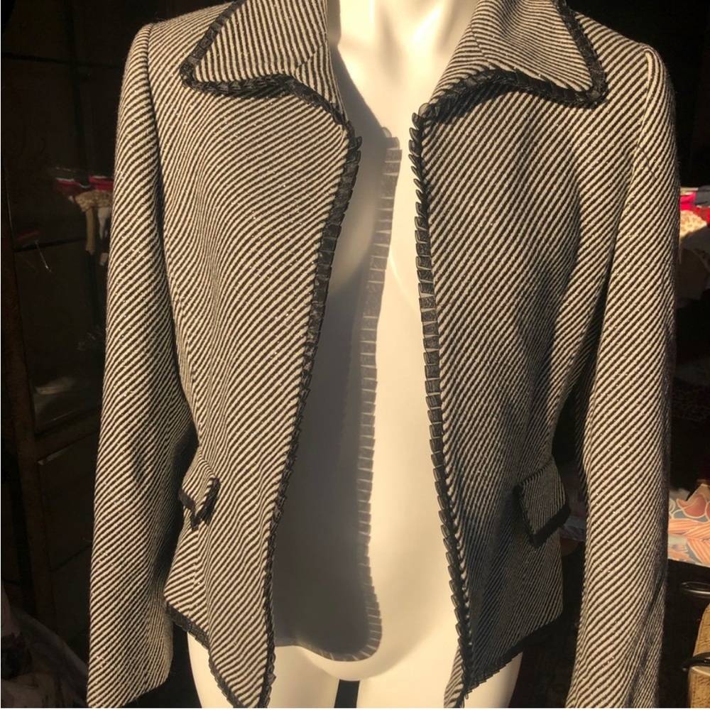Tahari size 10 Blazer